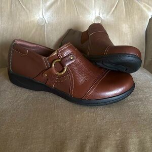 Womens sz 9 Clark’s Collection Cheyn Fame mahogany leather slip on loafer shoe
